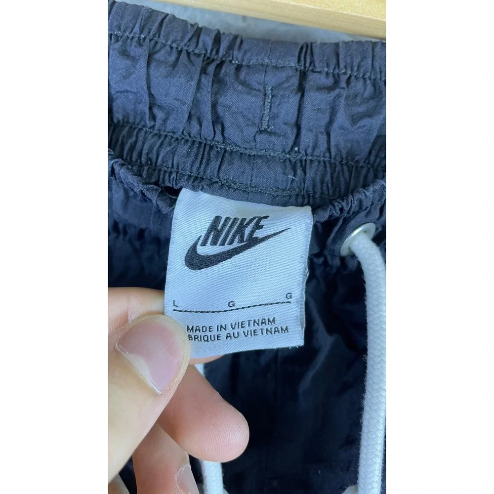 Nike Shorts Mens Large Blue Excellent Graphic Daisy Globe Peace Sign Nylon